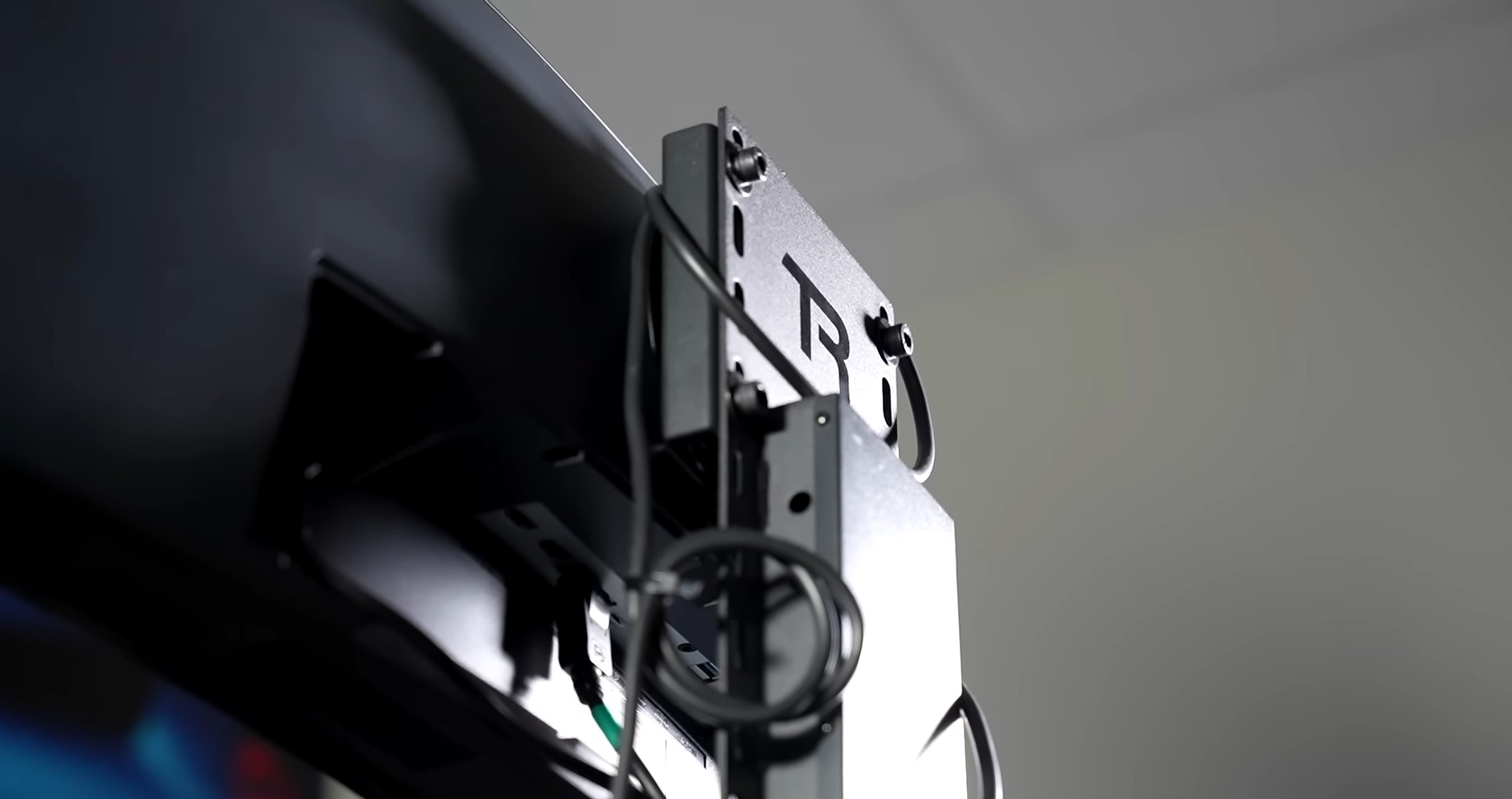 TR8 Pro Monitor Mounting Holes